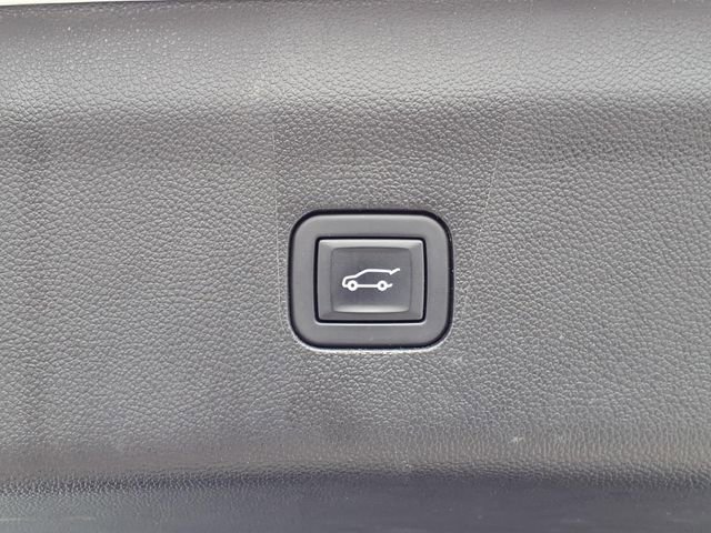 Used 2023 Buick Enclave Essence image 8
