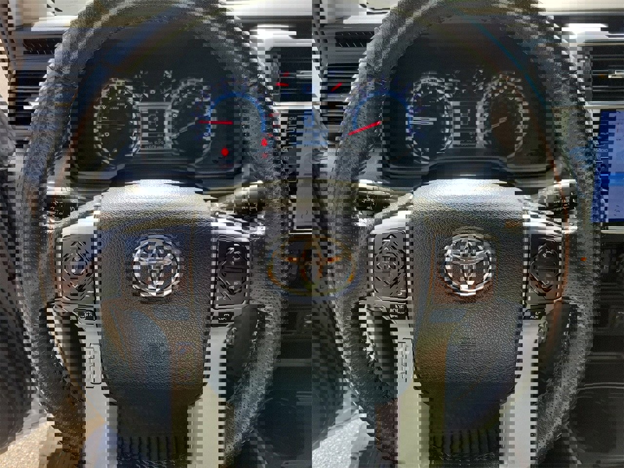 Used 2014 Toyota 4Runner SR5 image 17