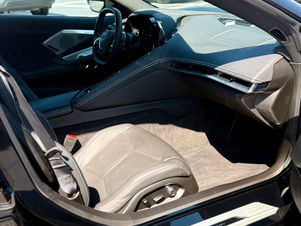 Used 2025 Chevrolet Corvette Stingray Preferred Cpe RWD image 16