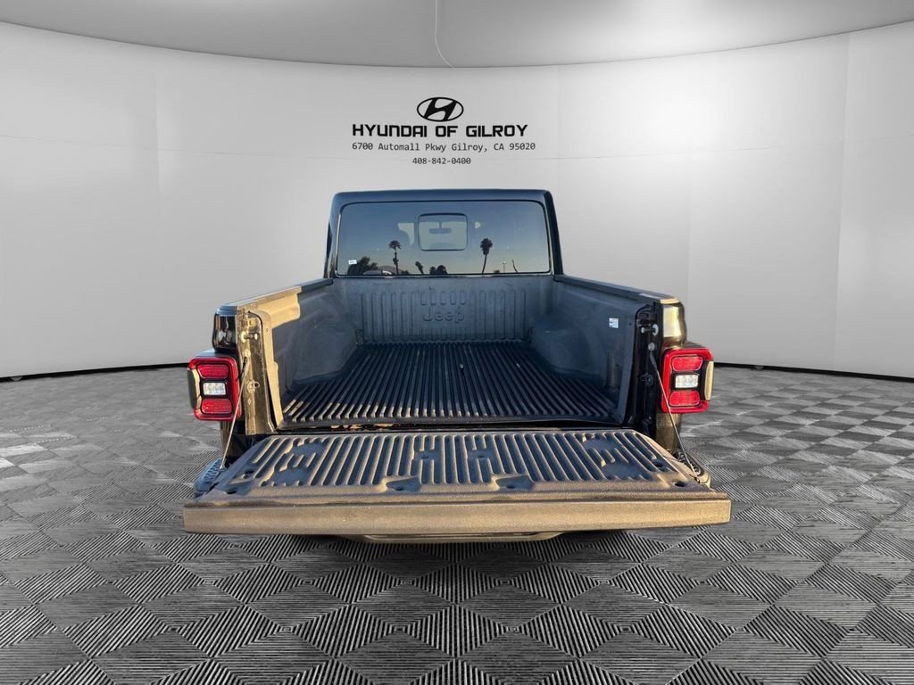 Used 2021 Jeep Gladiator Overland image 18