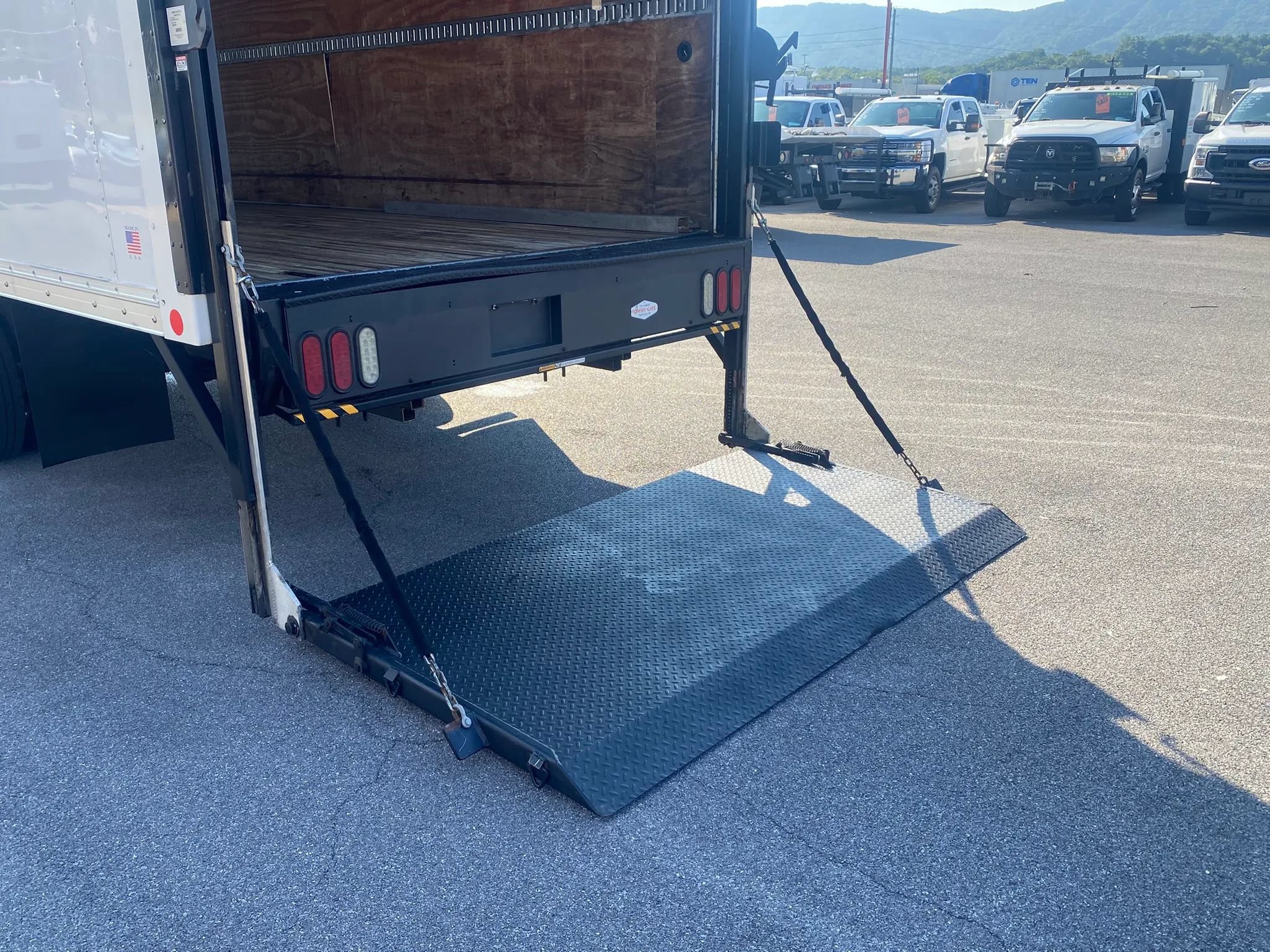 Used 2017 Chevrolet Express 4500 Extended RWD image 20