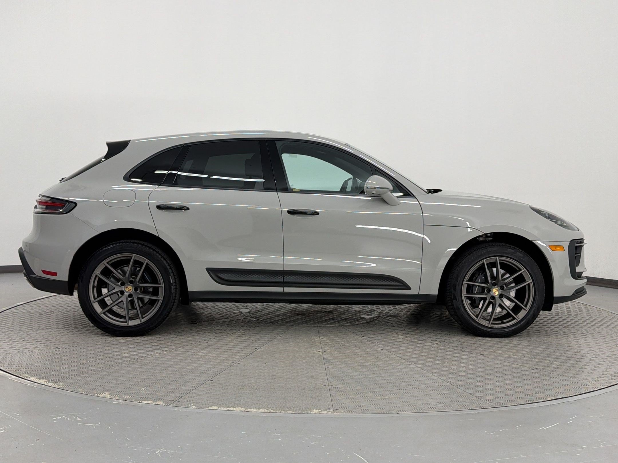 Used 2026 Porsche Macan AWD/4WD image 7