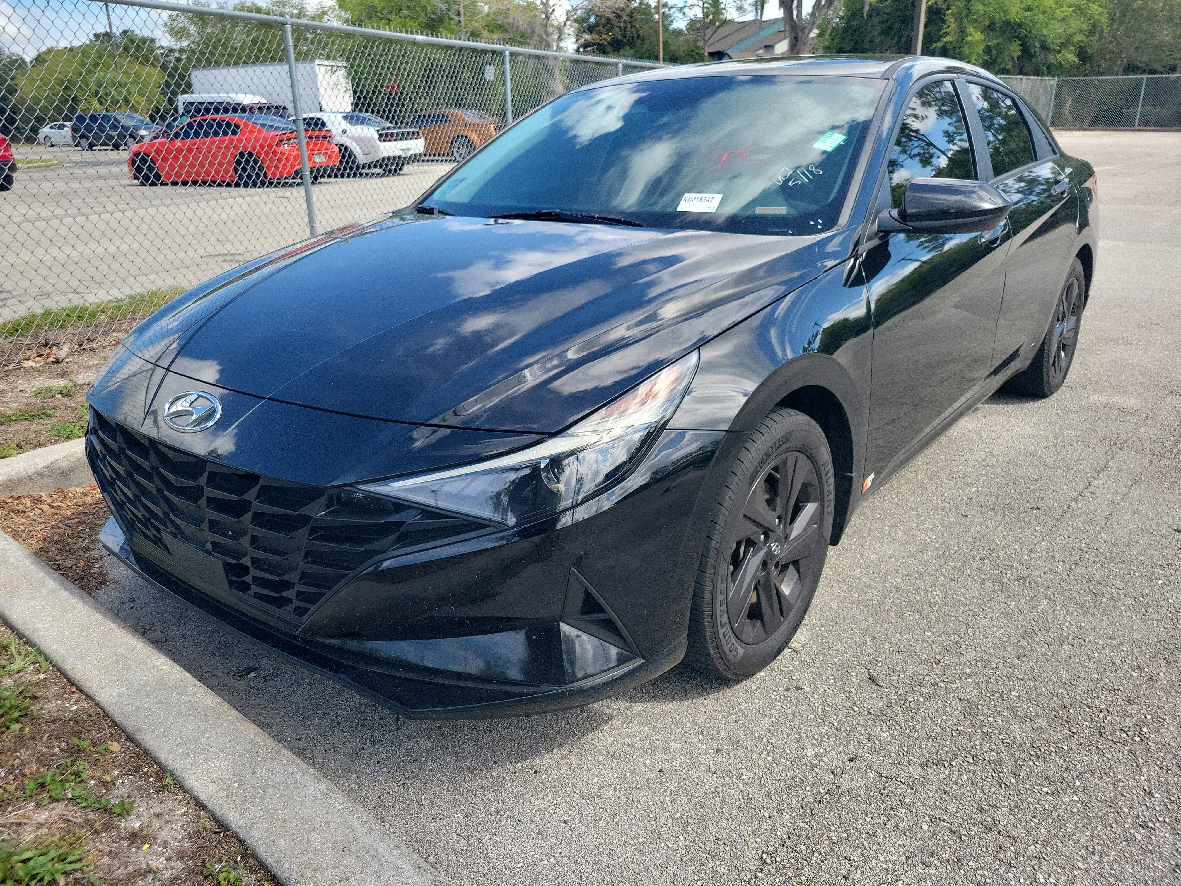 Used 2022 Hyundai Elantra SEL w/ Convenience Package FWD image 3