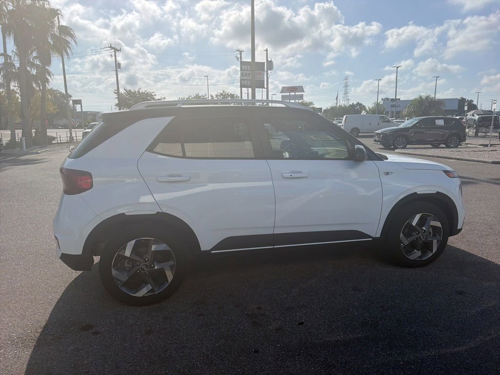 Used 2025 Hyundai Venue Limited FWD image 4