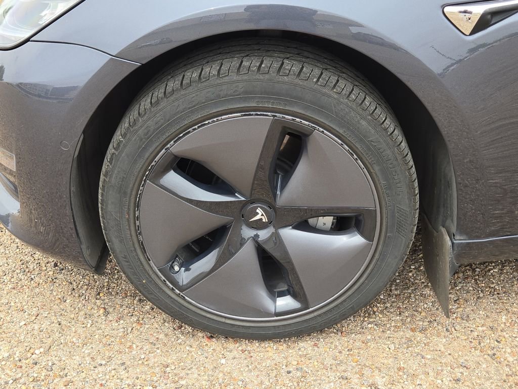 Used 2018 Tesla Model 3 Long Range RWD image 9