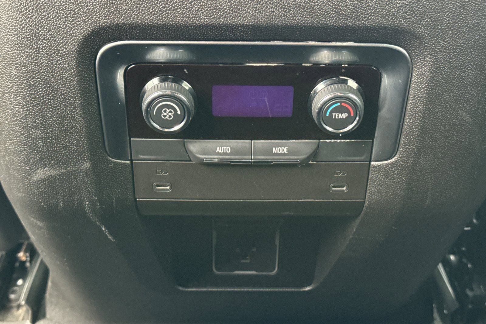 Used 2025 Chevrolet Suburban Z71 AWD/4WD image 36