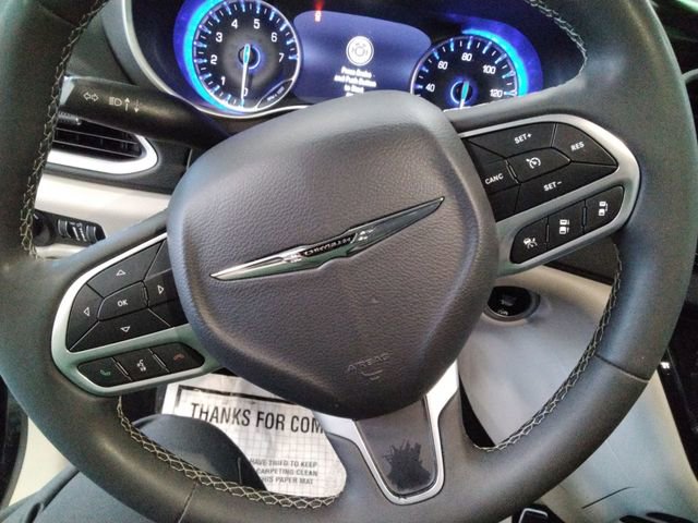 Used 2024 Chrysler Pacifica Touring-L image 26
