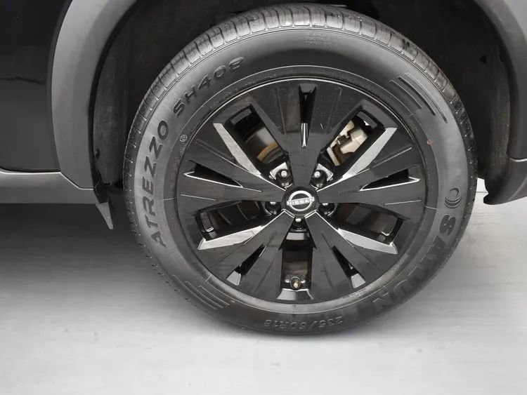 Used 2023 Nissan Rogue SV image 38