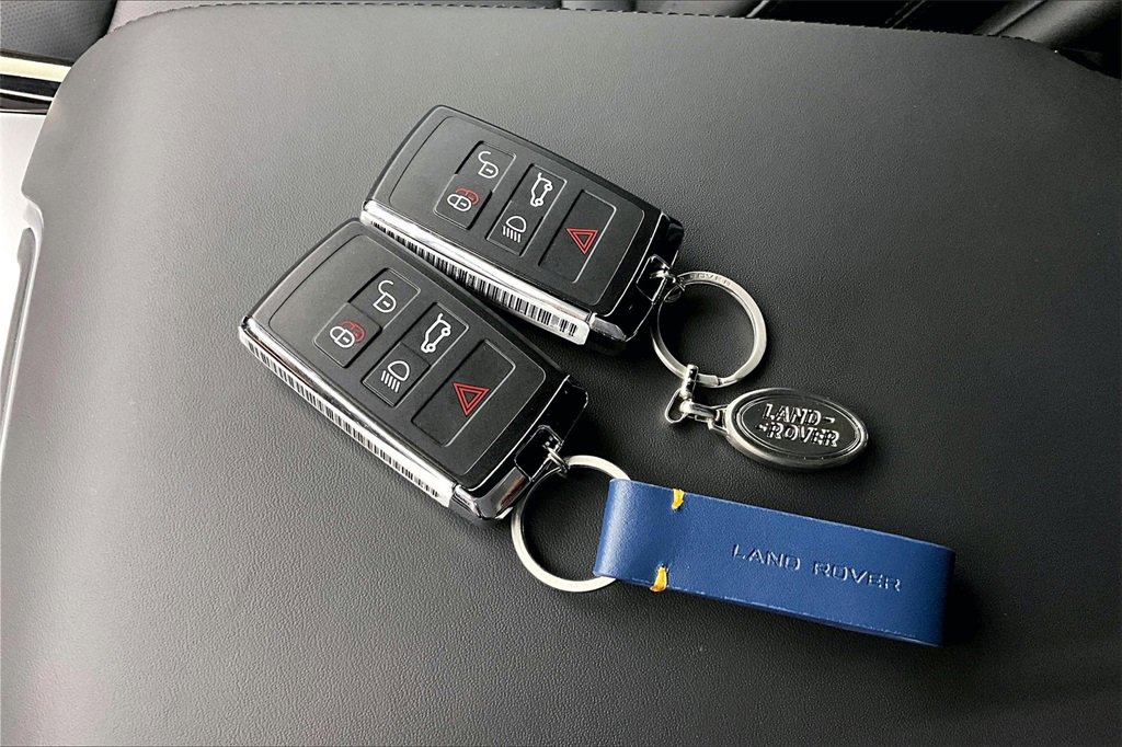 Used 2025 Land Rover Range Rover Sport SE image 10