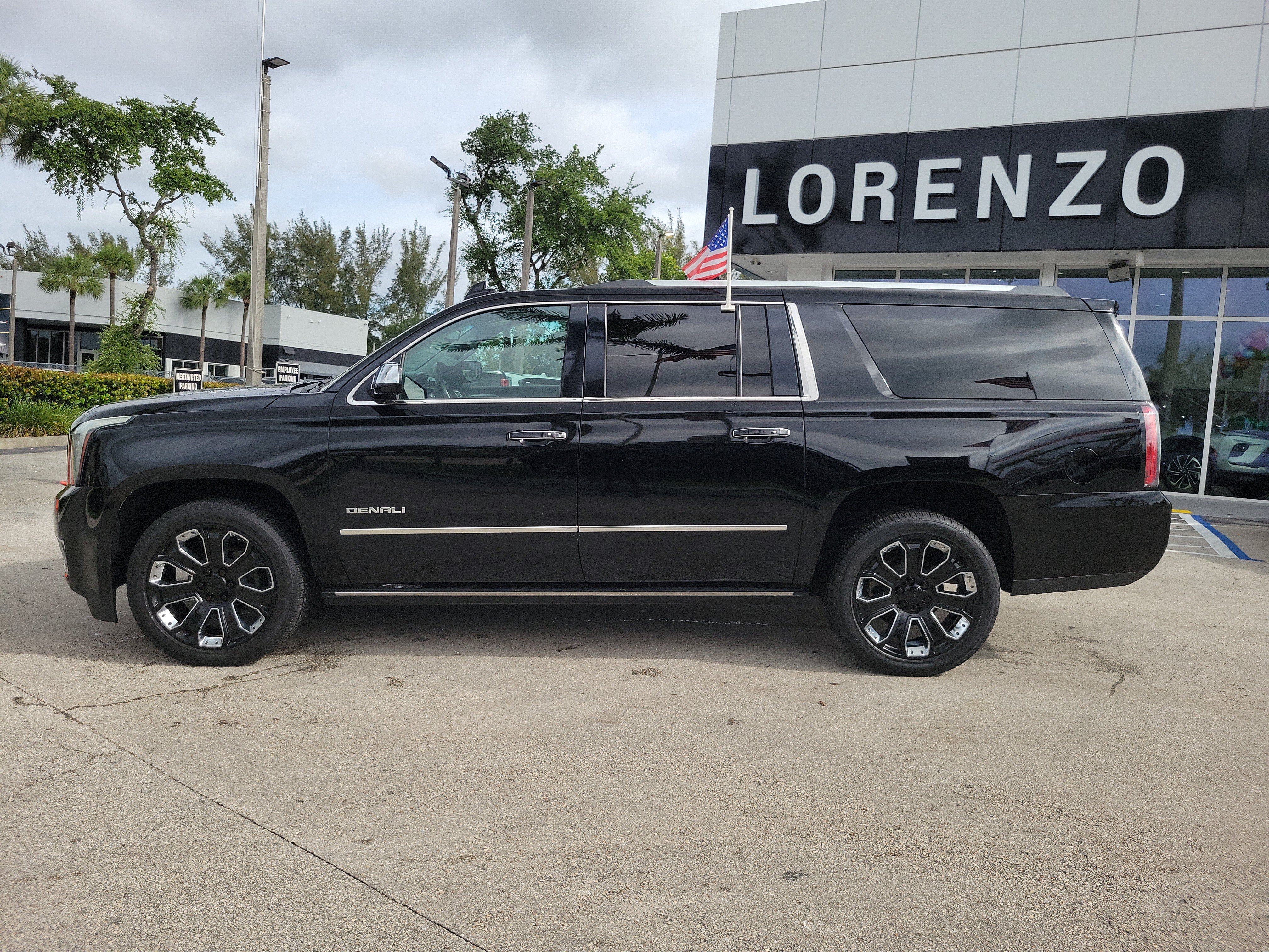 Used 2019 GMC Yukon XL Denali w/ Denali Ultimate Package RWD image 8
