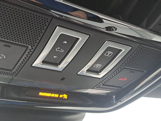 Used 2020 Land Rover Range Rover Velar R-Dynamic S image 28