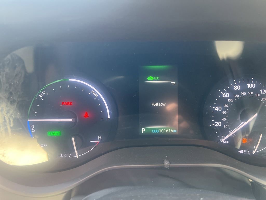 Used 2021 Toyota Sienna LE image 2