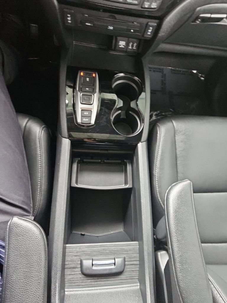 Used 2016 Honda Pilot Touring image 40