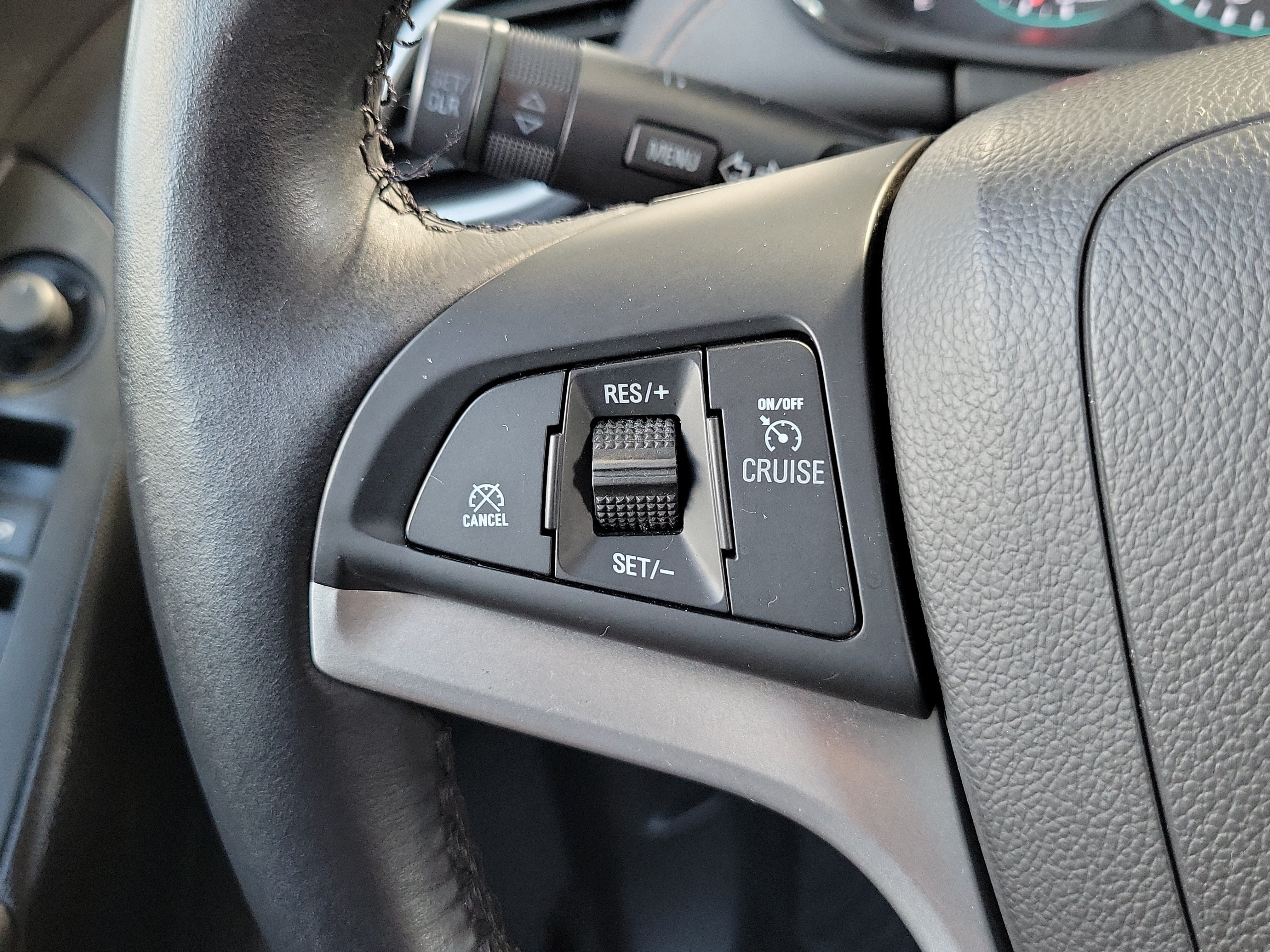 Used 2020 Chevrolet Trax LT w/ Driver Confidence Package FWD image 23