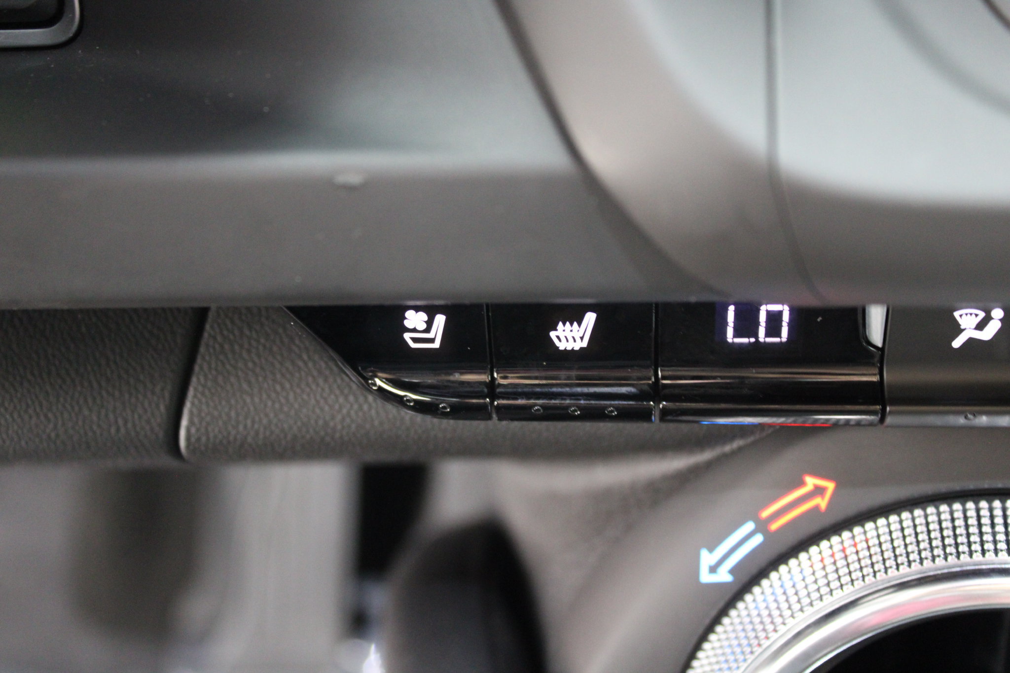 Used 2019 Chevrolet Camaro SS RWD image 28
