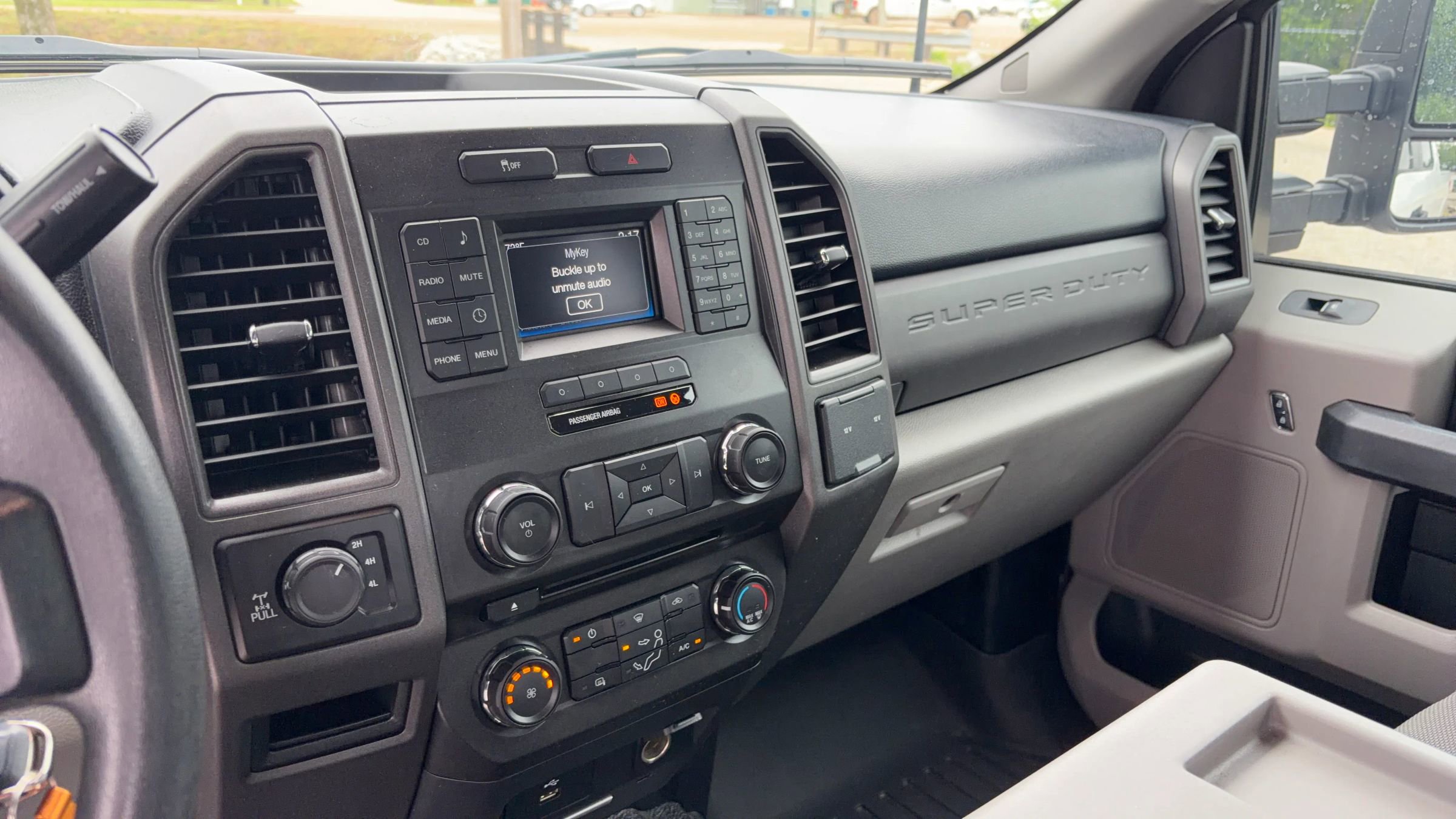 Used 2017 Ford F250 XL w/ Power Equipment Group AWD/4WD image 9