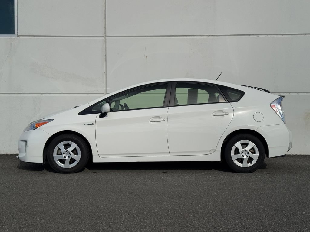 Used 2015 Toyota Prius Two FWD image 2