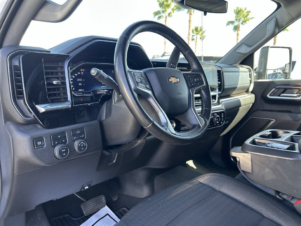 Used 2025 Chevrolet Silverado 2500 LT w/ Convenience Package AWD/4WD image 14