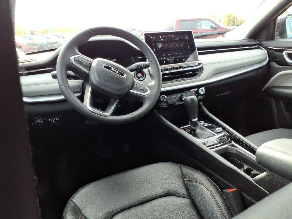 Used 2024 Jeep Compass Limited AWD/4WD image 10