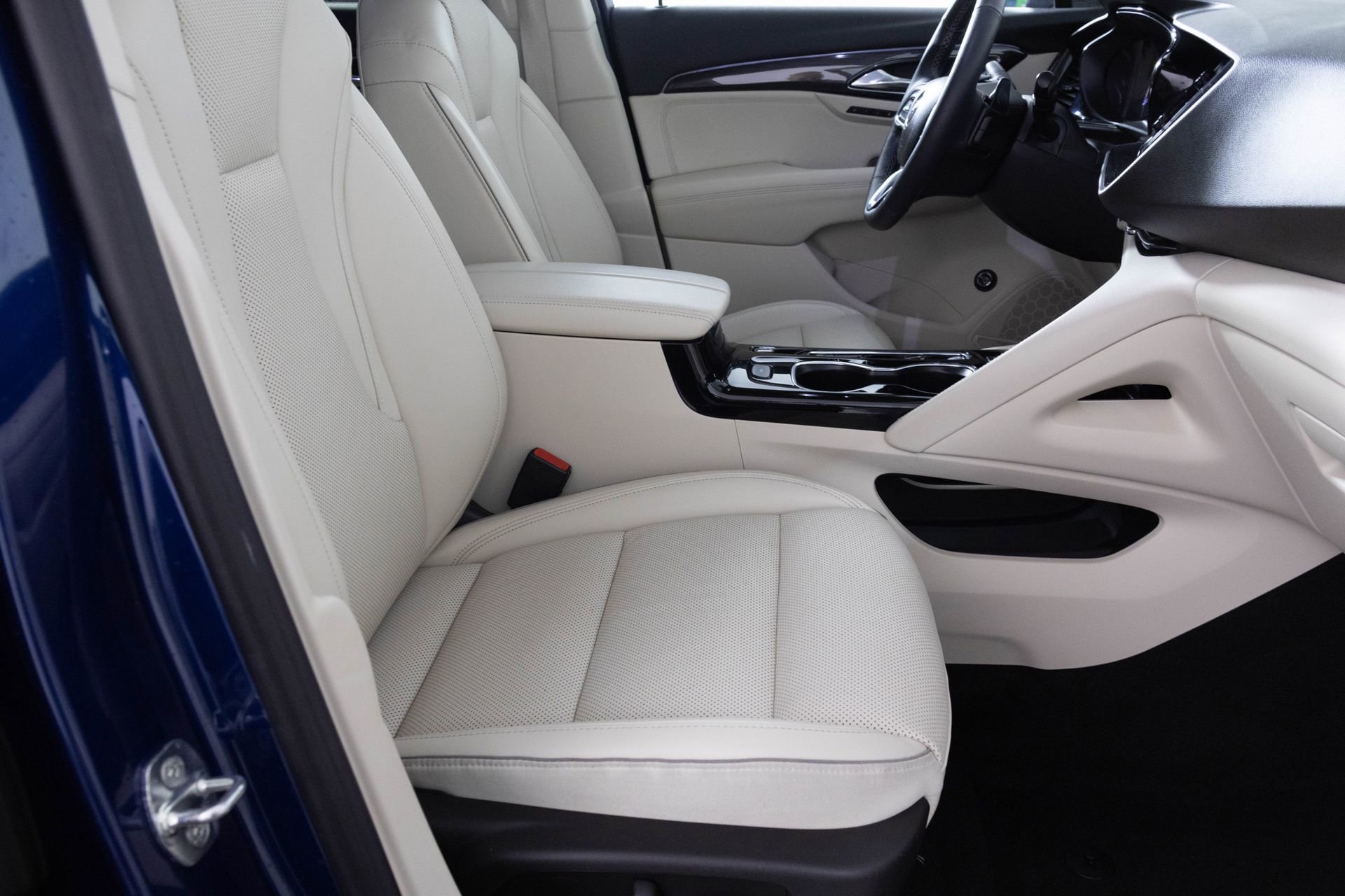 Used 2022 Buick Envision Essence w/ Safety Package image 39