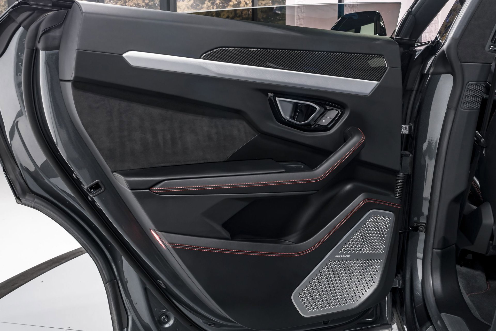 Used 2020 Lamborghini Urus image 29