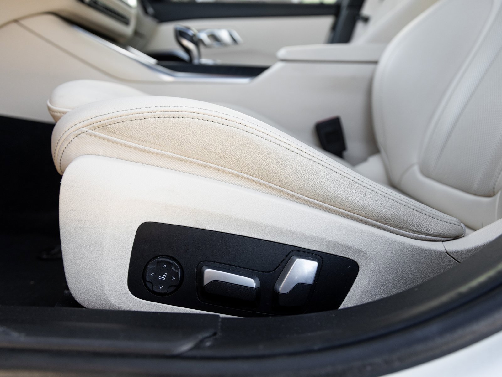 Used 2022 BMW 330i Sedan w/ Premium Package image 21