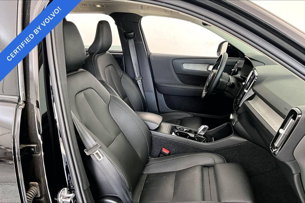 Used 2025 Volvo XC40 B5 Plus AWD/4WD image 8
