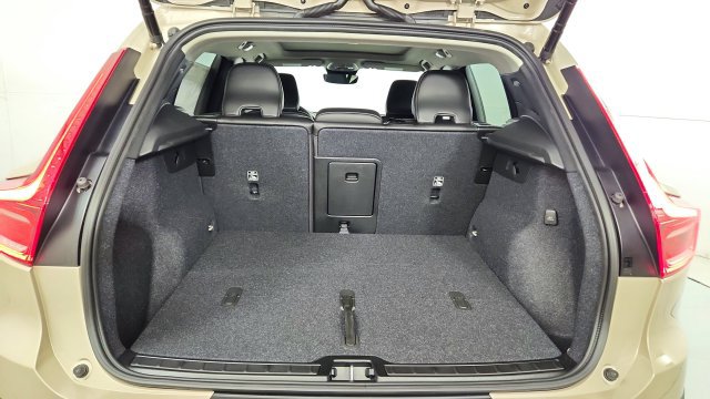 New 2026 Volvo XC40 B5 Plus w/ Protection Package Premier AWD/4WD image 39