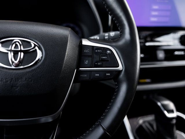 Used 2023 Toyota Highlander Platinum AWD/4WD image 16