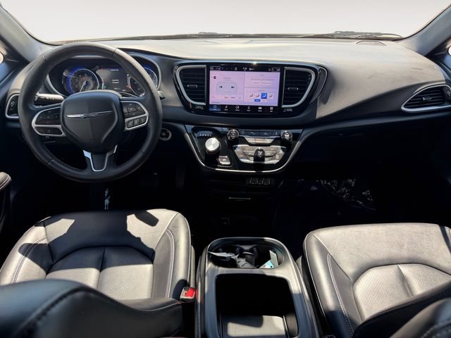 Used 2025 Chrysler Pacifica Select FWD image 10