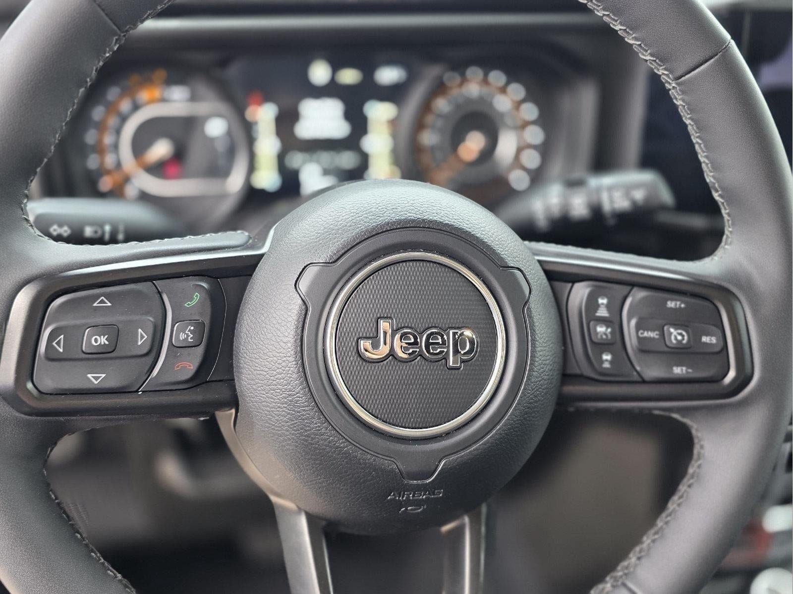 Used 2025 Jeep Wrangler Unlimited Rubicon w/ Convenience Group AWD/4WD image 15