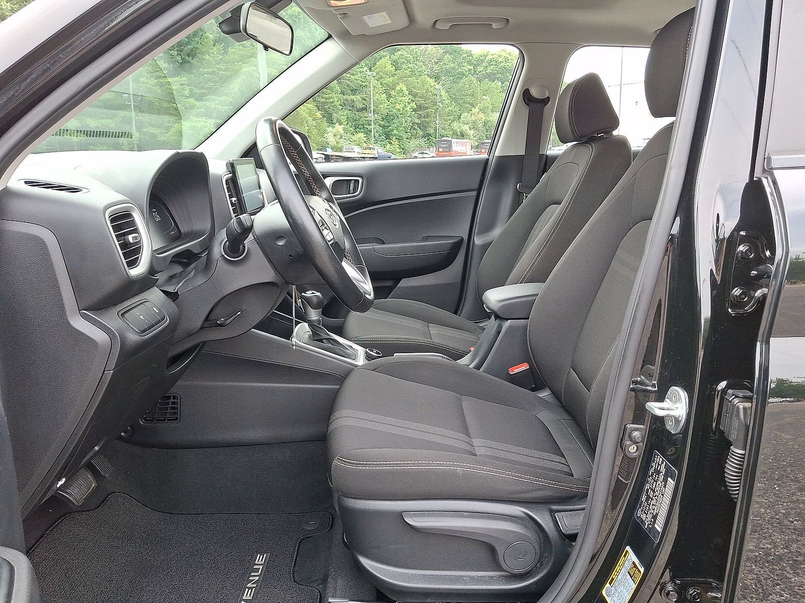 Used 2023 Hyundai Venue SEL FWD image 17