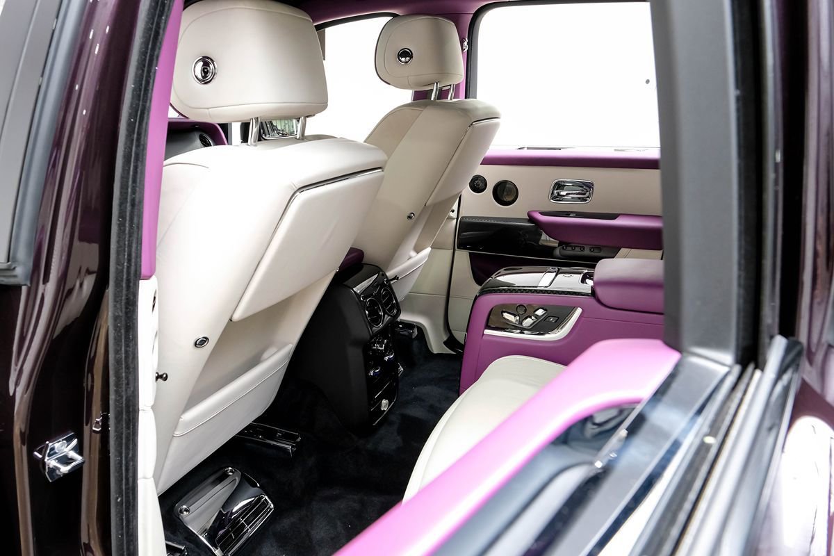 Used 2023 Rolls-Royce Cullinan Black Badge w/ Dark Exterior Package image 44
