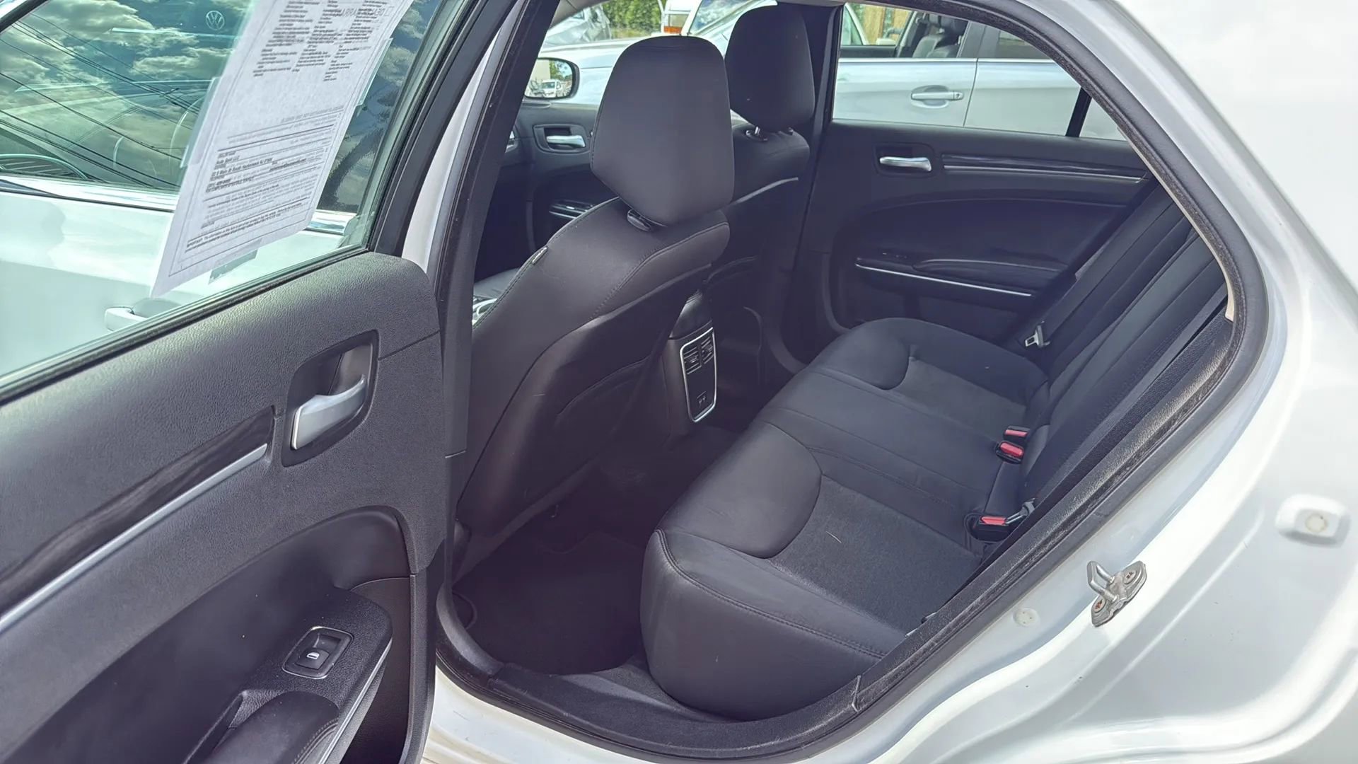 Used 2019 Chrysler 300 Touring w/ Chrome Appearance Package image 26