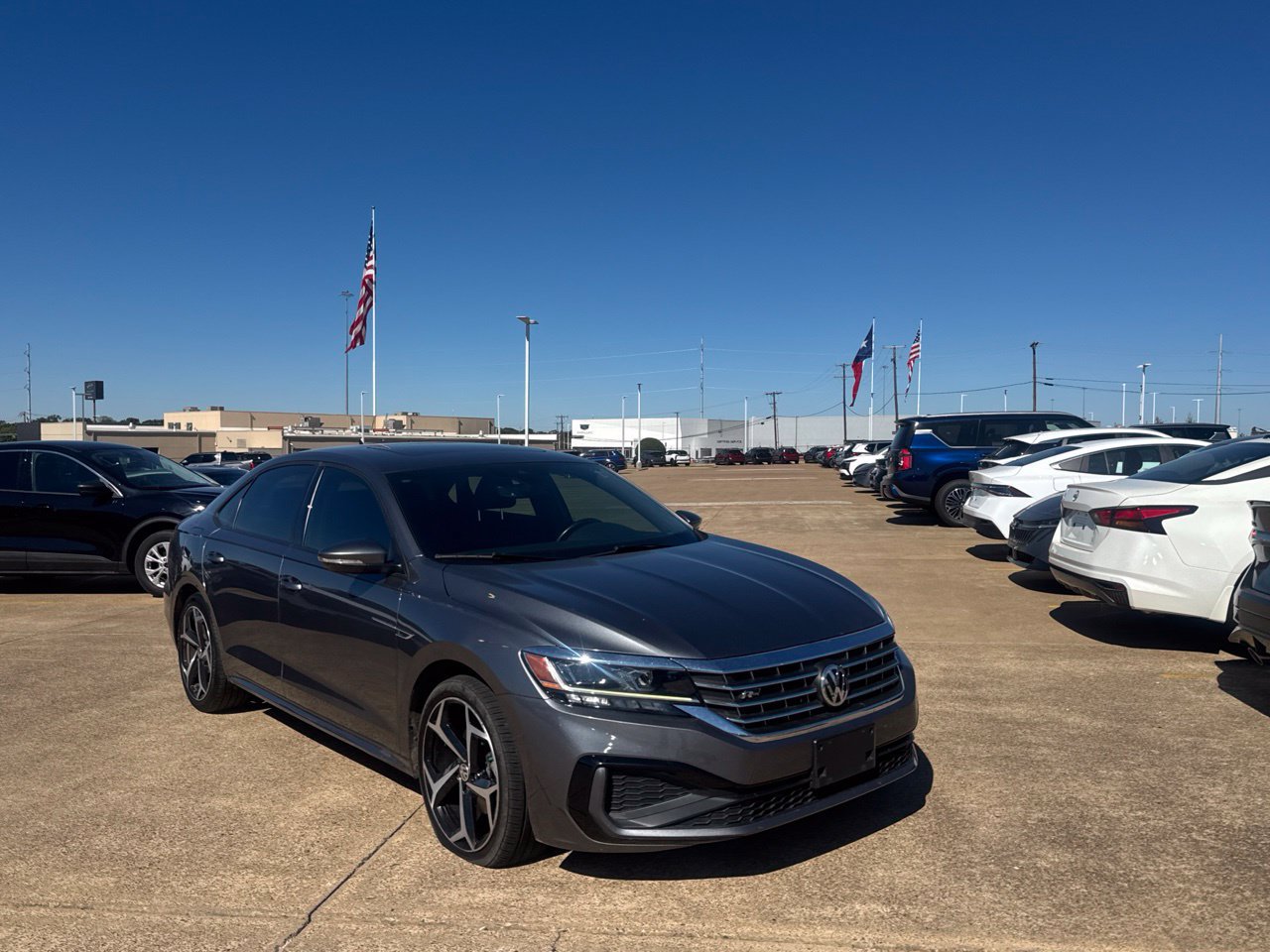 Used 2022 Volkswagen Passat 2.0T R-Line FWD image 2