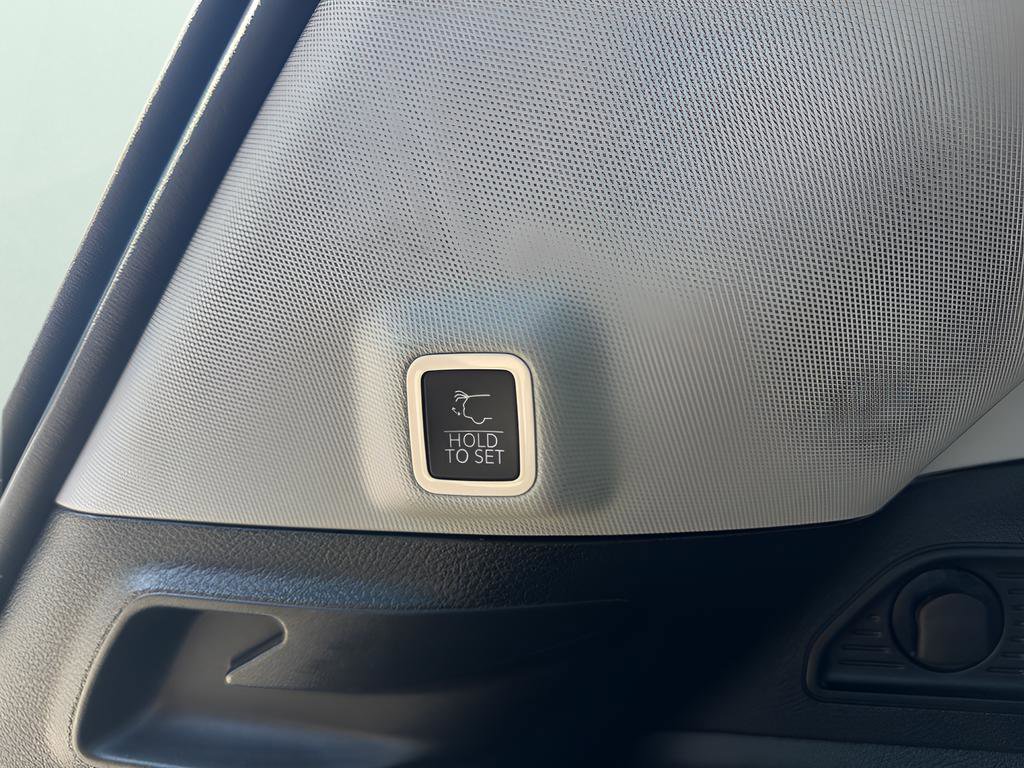 Used 2023 Jeep Grand Cherokee Limited w/ Black Appearance Package image 55