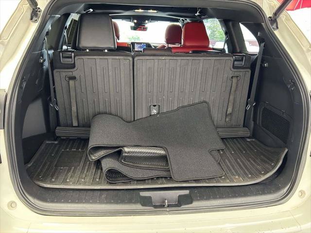 Certified 2021 Toyota Highlander XSE FWD image 12