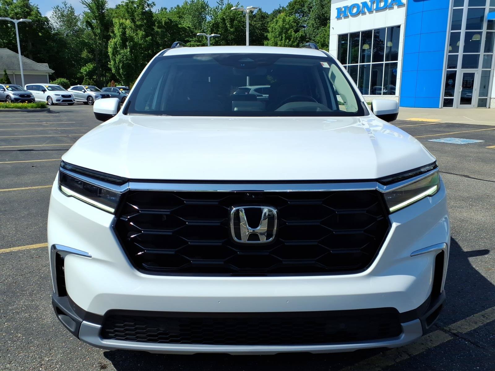 Used 2023 Honda Pilot Elite image 2