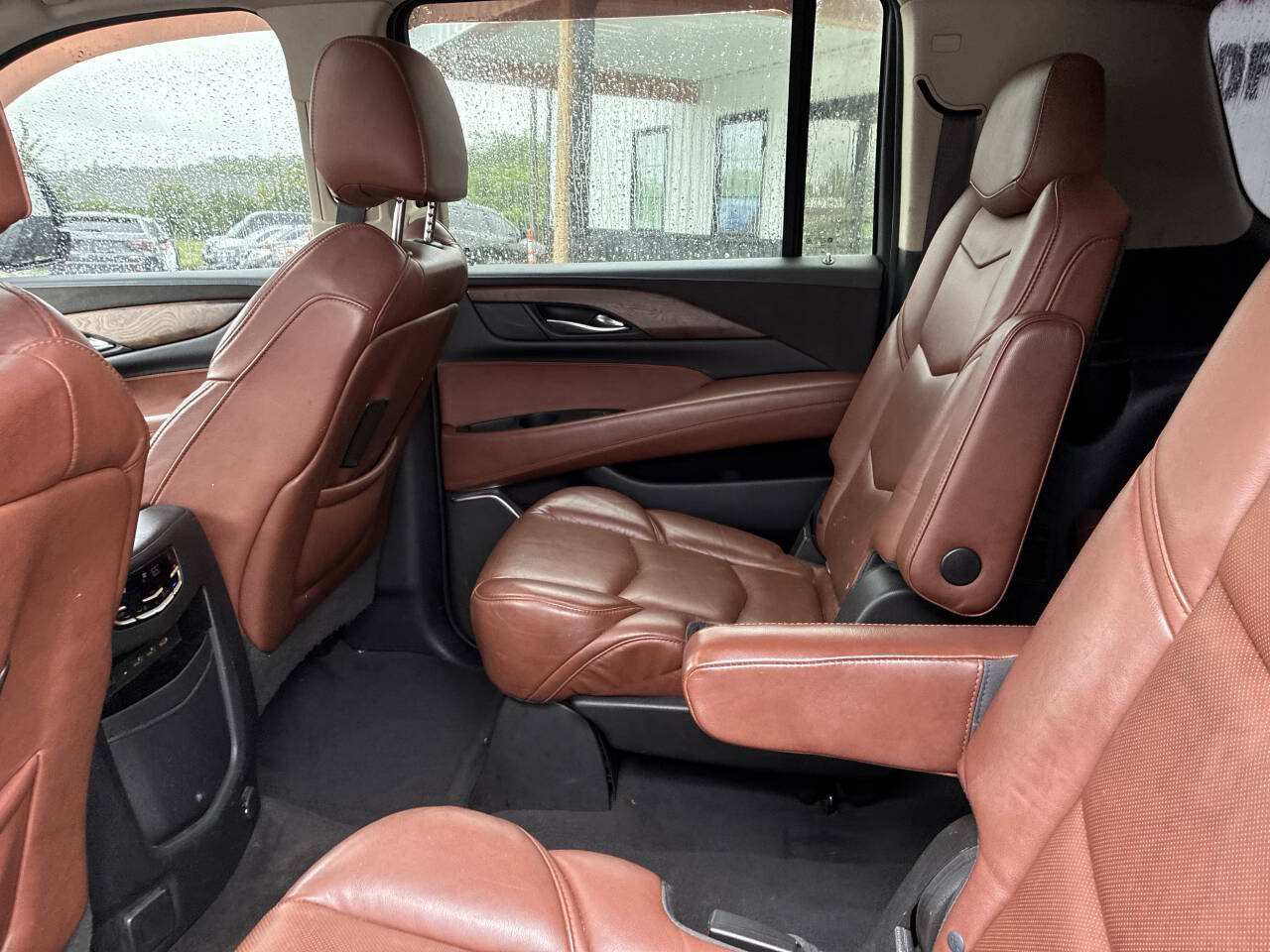 Used 2017 Cadillac Escalade ESV Luxury AWD/4WD image 16