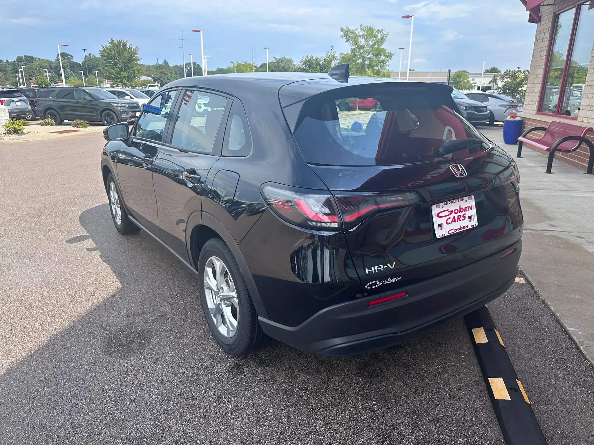 Used 2025 Honda HR-V LX image 7