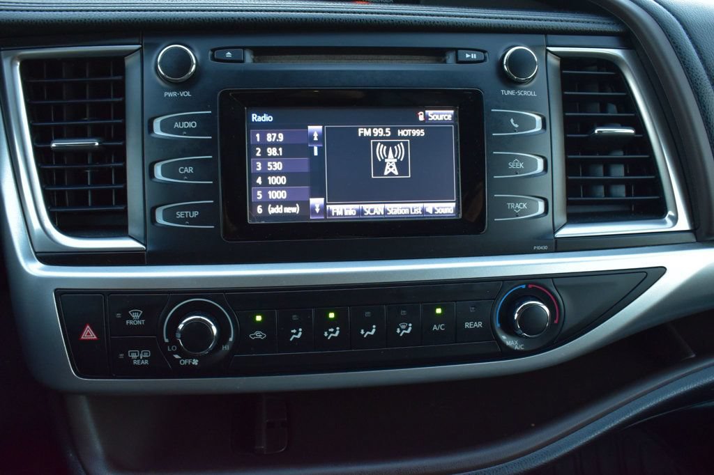 Used 2014 Toyota Highlander LE FWD image 33