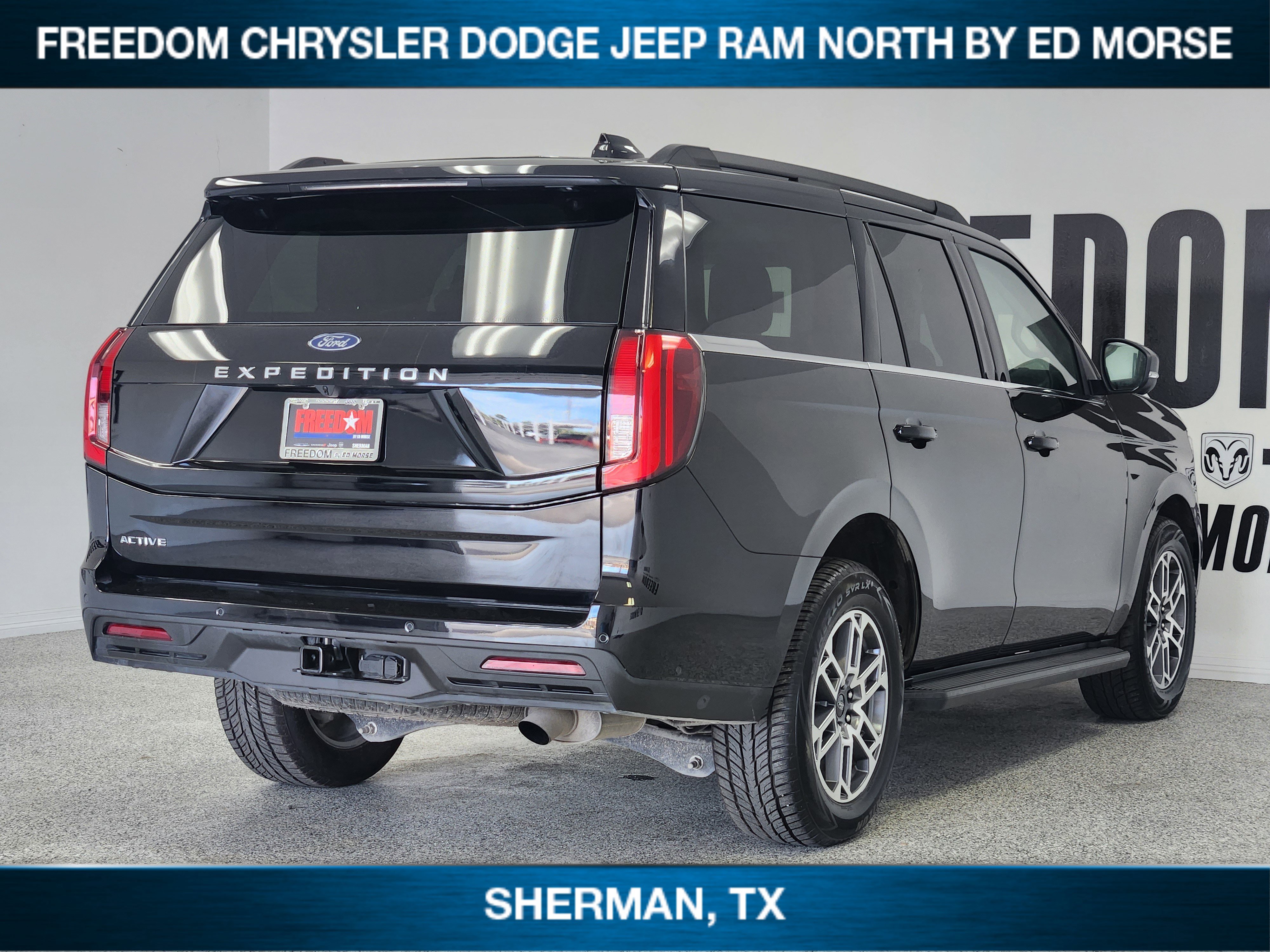 Used 2025 Ford Expedition Active image 4
