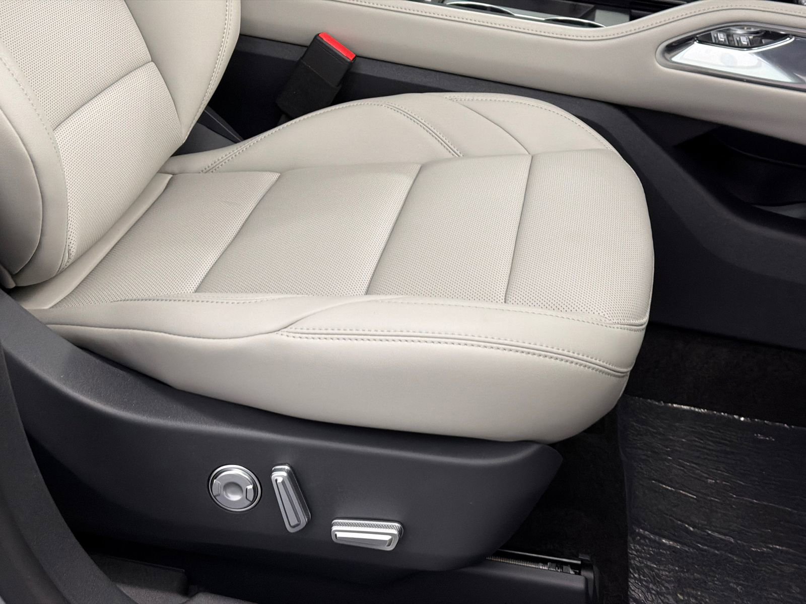 New 2026 Lincoln Nautilus Premier image 13