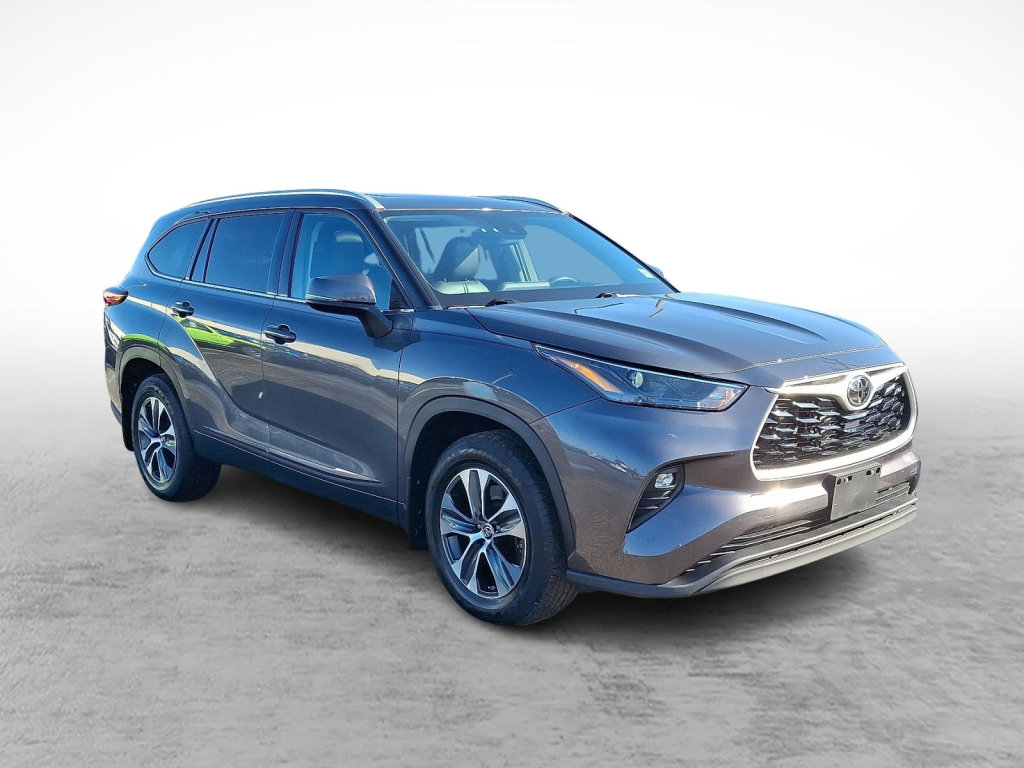 Used 2022 Toyota Highlander XLE image 7