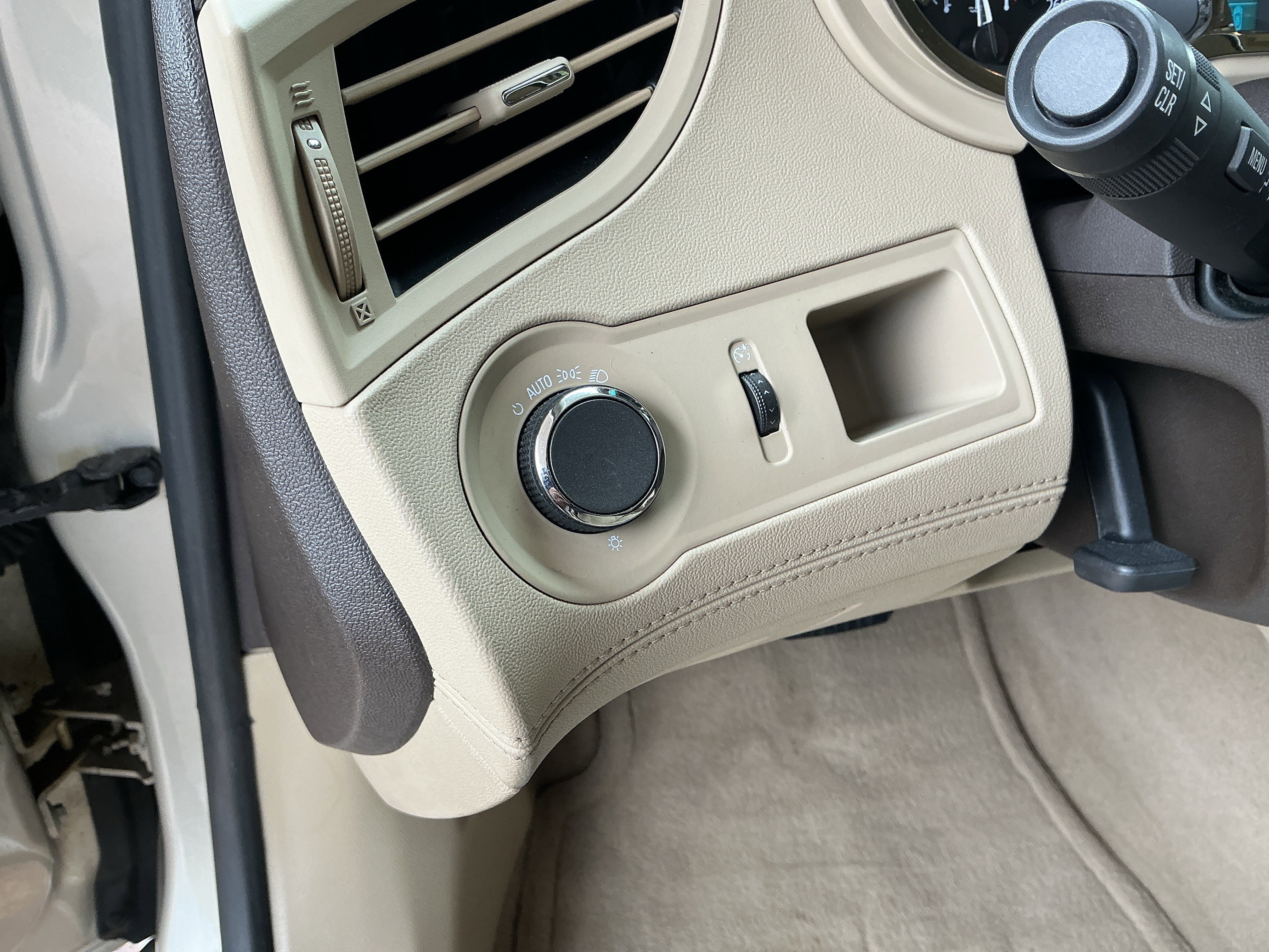 Used 2010 Buick LaCrosse CX image 30