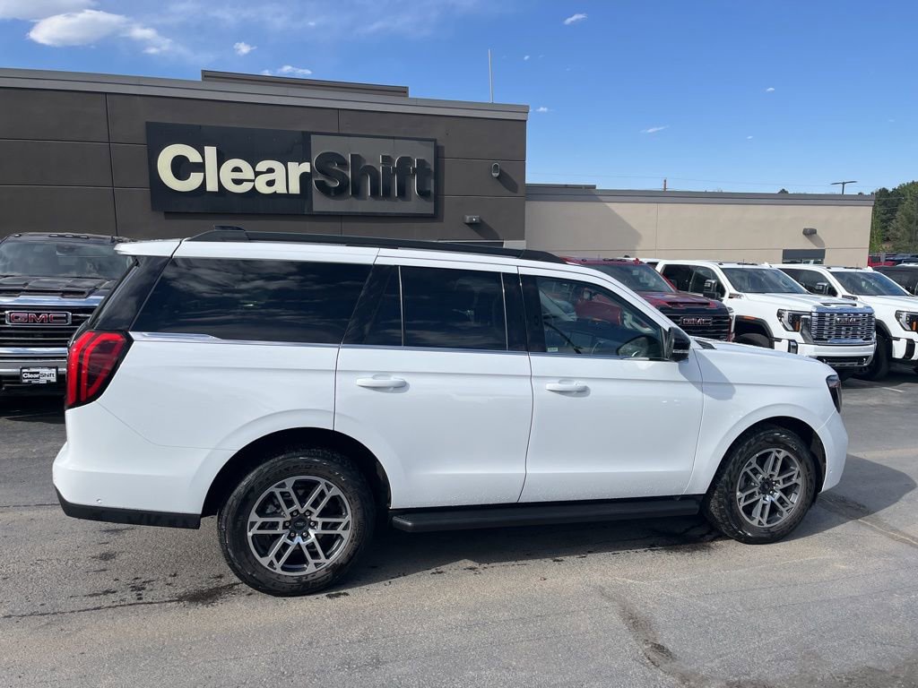 Used 2025 Ford Expedition Active AWD/4WD image 7