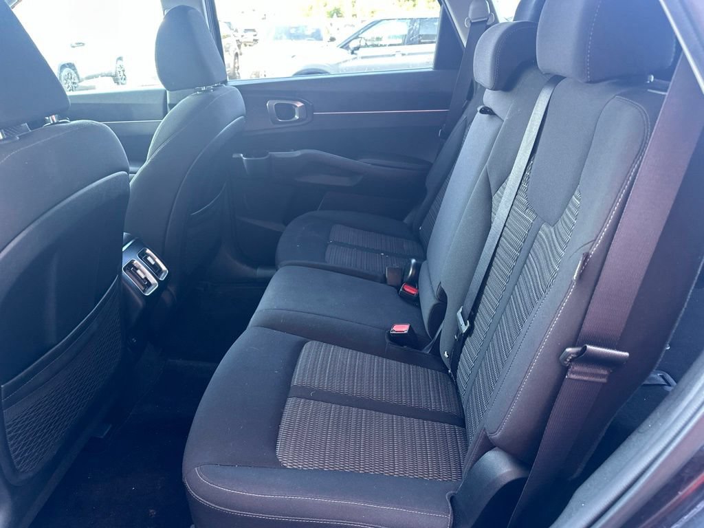 Used 2025 Kia Sorento LX FWD image 8