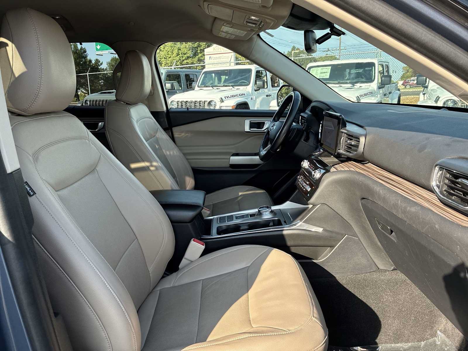 Used 2021 Ford Explorer Limited w/ Hybrid Equipment Group 310A RWD image 26
