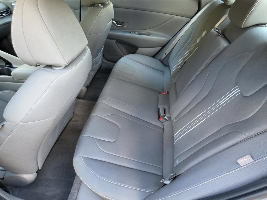 Used 2025 Hyundai Elantra SEL FWD image 9