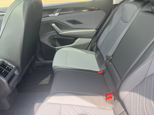 New 2026 Volkswagen Tiguan SE FWD image 17